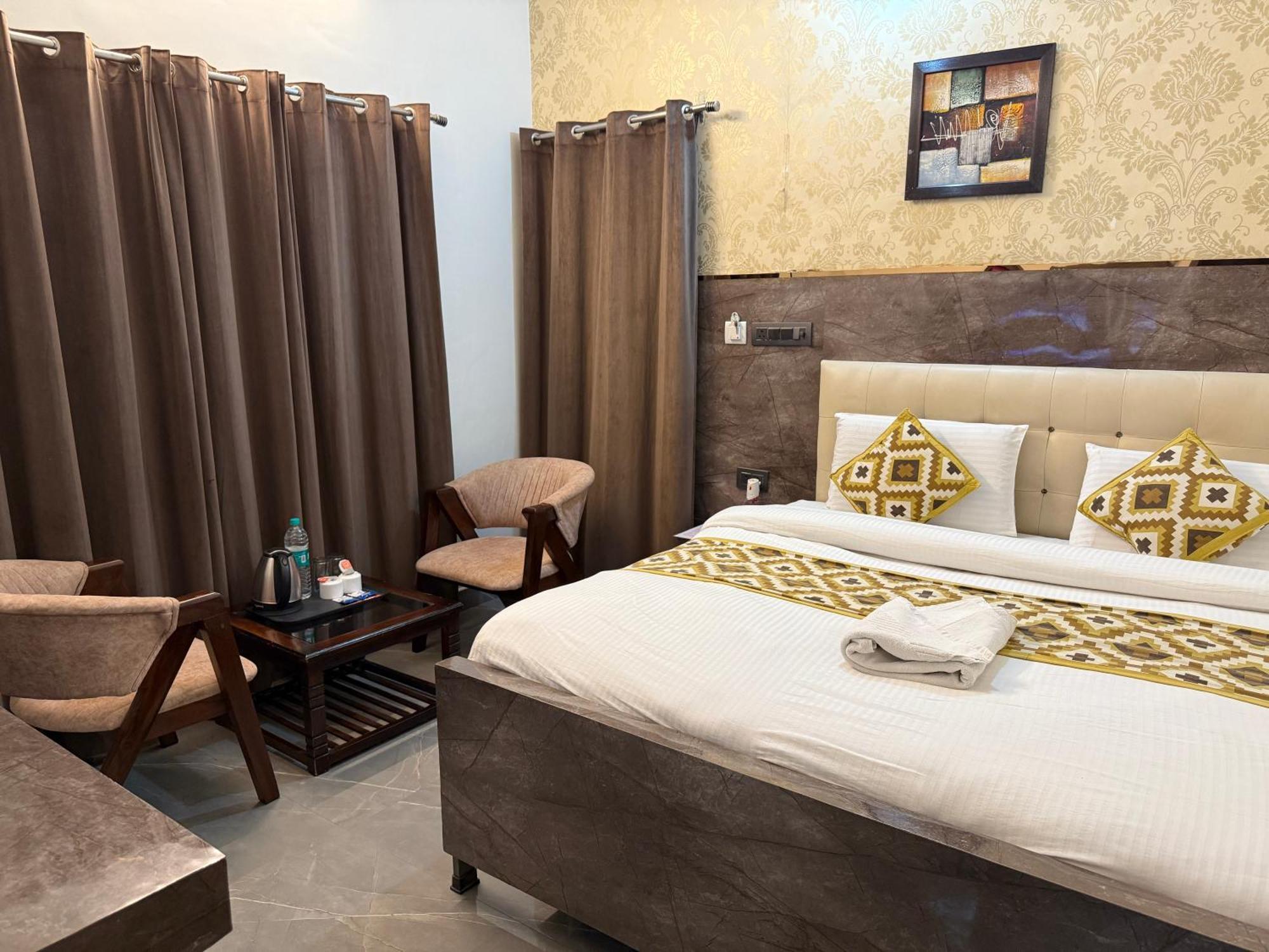 Krishna Residency - A Boutique Hotel Bareilly Exterior foto