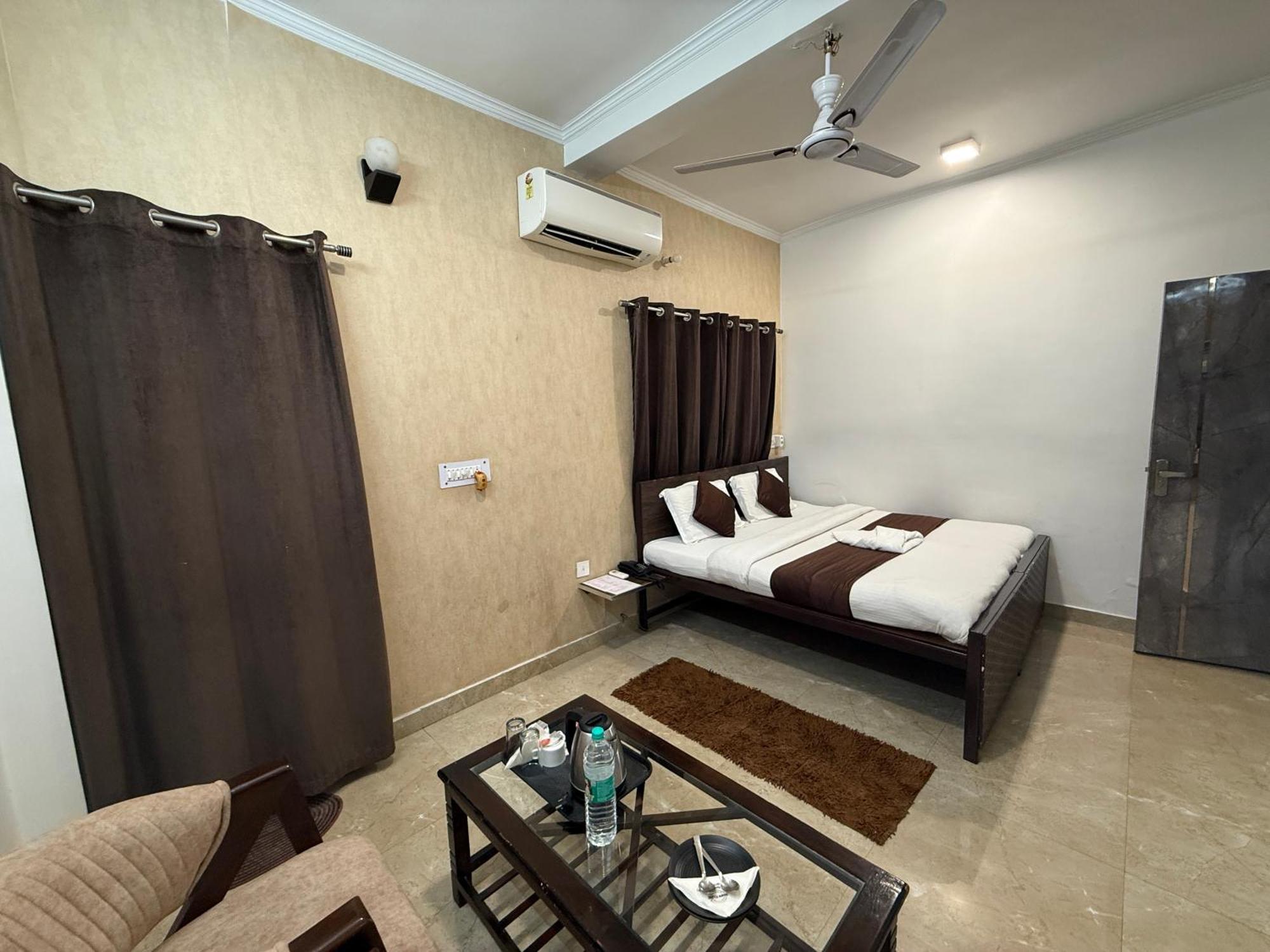 Krishna Residency - A Boutique Hotel Bareilly Exterior foto